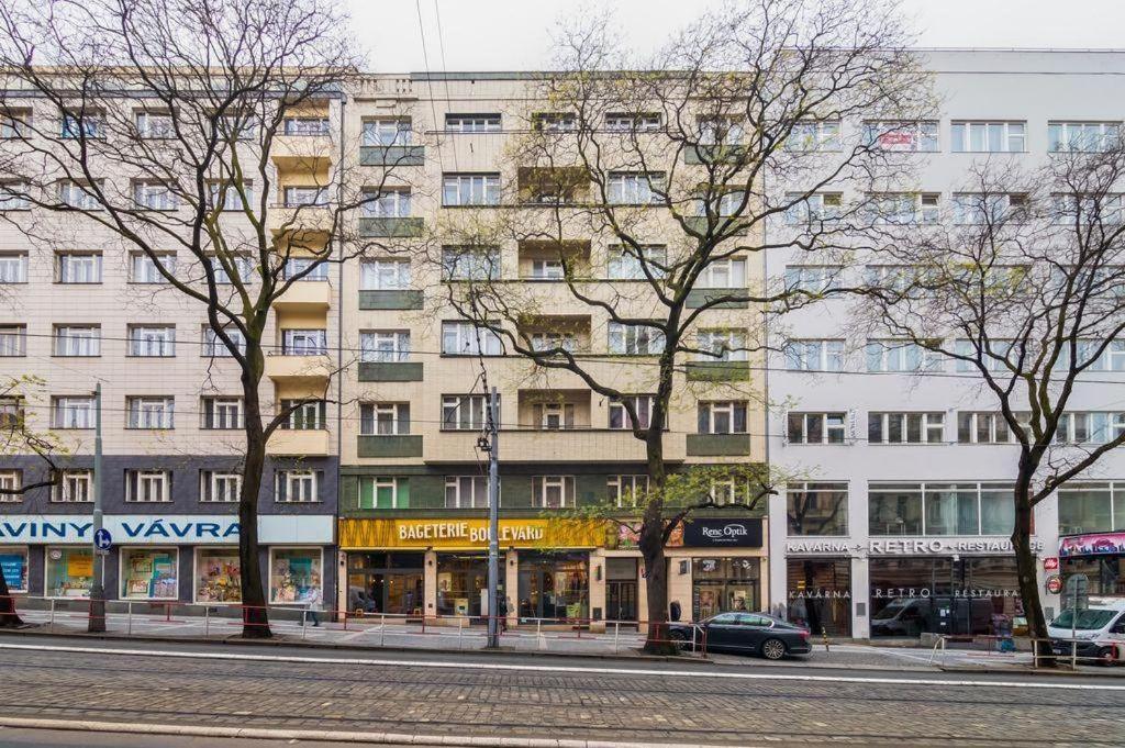 Helen U Namesti Miru Hostal *