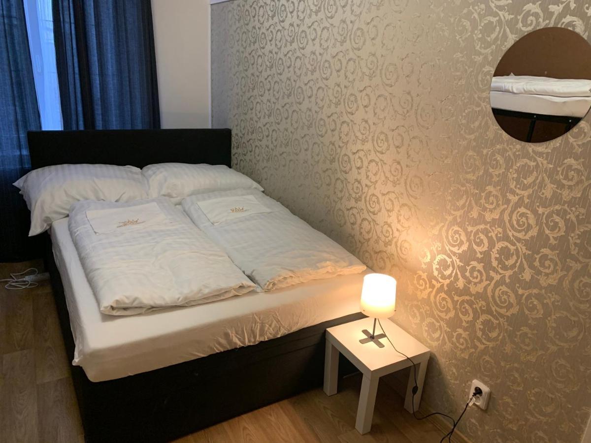 Helen U Namesti Miru Hostal Praga